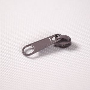 Kovinski ključek za zadrgo z vleko #3 mm siva
