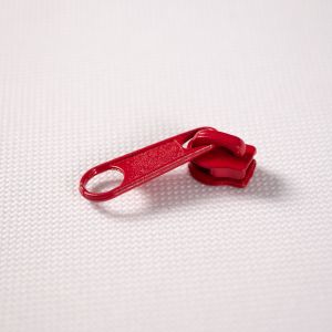 Kovinski ključek za zadrgo z vleko #3 mm rdeča