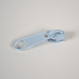 Kovinski ključek TKY z vleko za zadrgo #3 mm svetlo modra