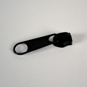 Kovinski ključek TKY z vleko za zadrgo #3 mm črna