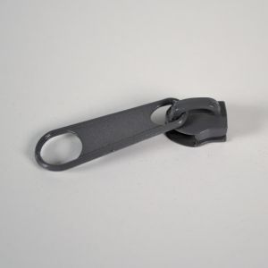 Kovinski ključek TKY z vleko za zadrgo #3 mm siva