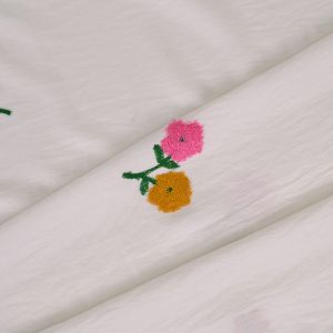 Imitacija lanu z vezenino rože bela